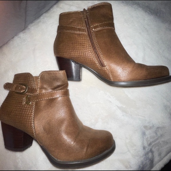 Women’s booties - Picture 2 of 4
